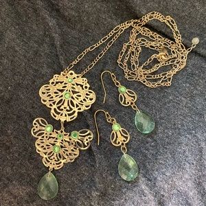 Avon goldtone jewelry set: Long necklace & Dangle earrings